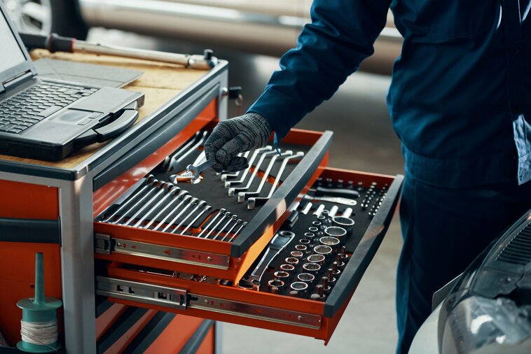 Hledáme mechanika – opravy hydraulických válců, pístnic a ventilů